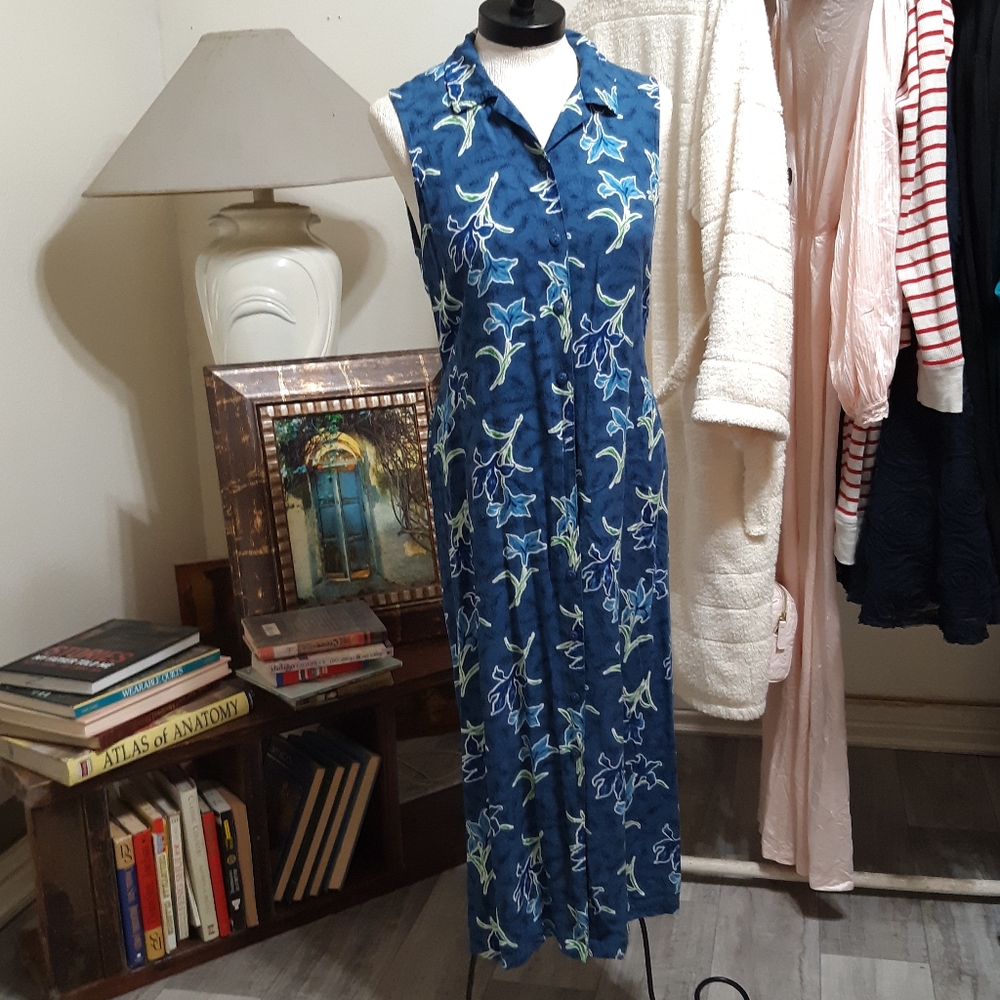 Womens Blue Flower print dress Sz Med Button Up Front Sleeveless Long Length